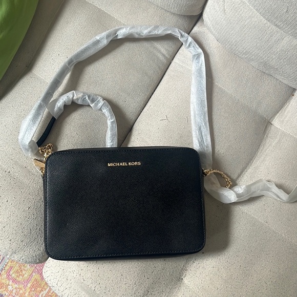 NWT Michael Kors crossbody leather bag - Picture 1 of 3
